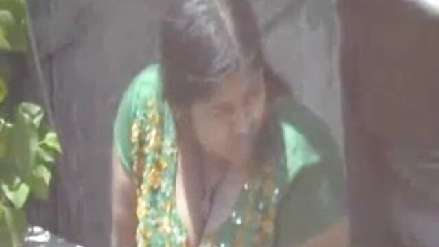 एक इंग्लिश सेक्सी मूवी busty पुलिस के साथ सेक्स